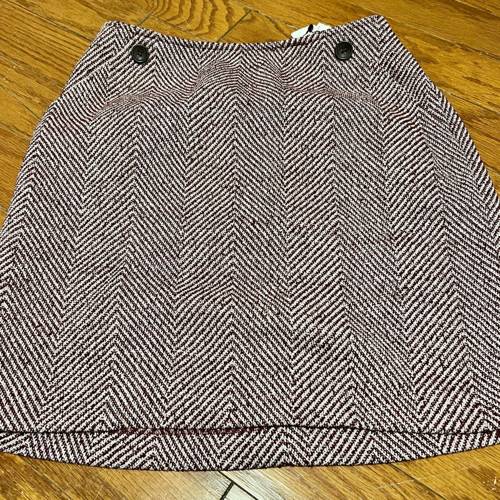 Burgundy and white lined Banana Republic mini skirt NWT